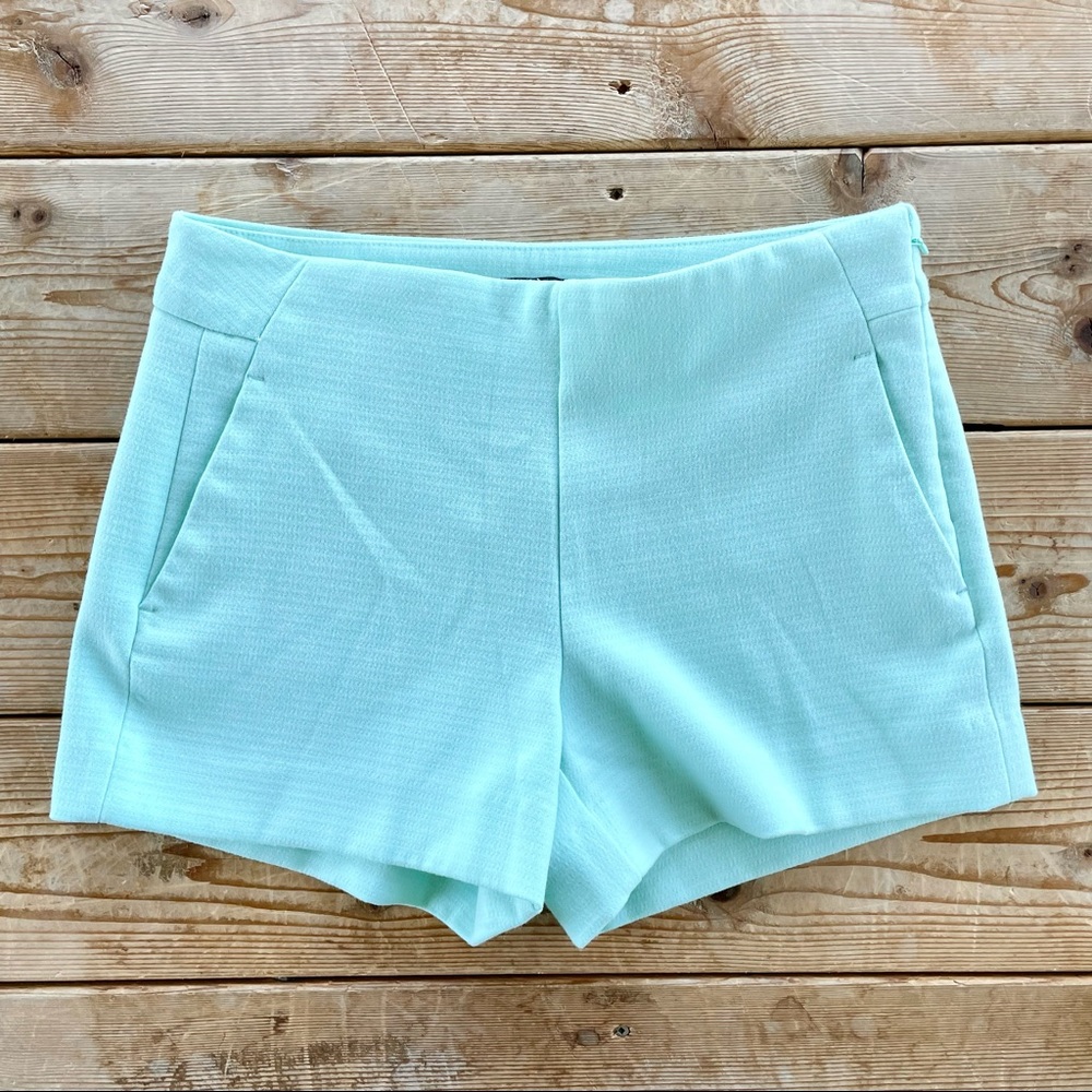 NWOT Banana Republic Shorts (size 2 turquoise)